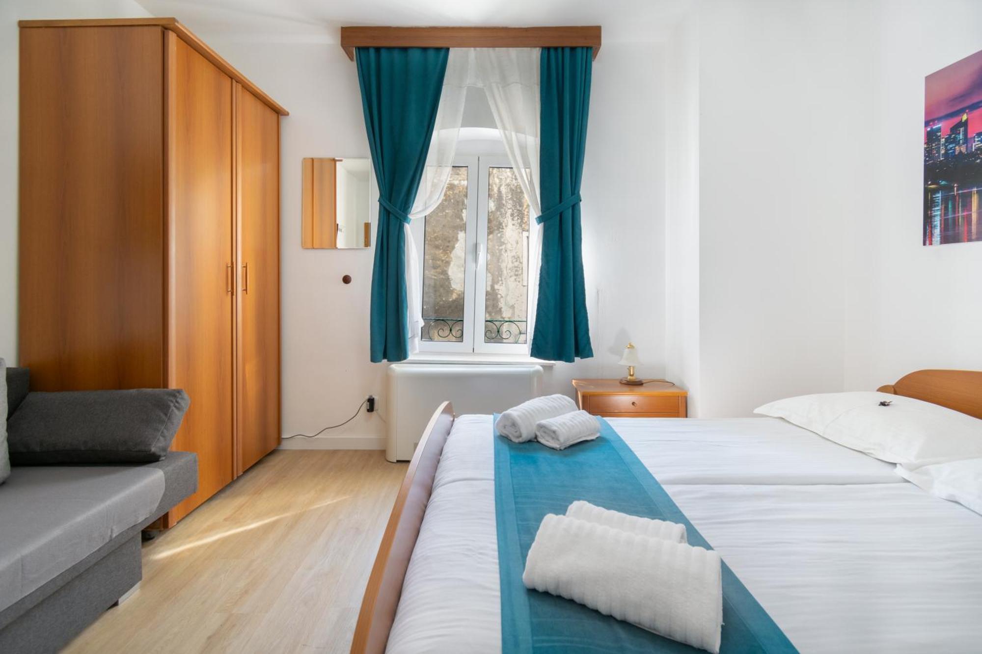 Bed & Breakfast Palac -Free Parking- Baška Voda エクステリア 写真